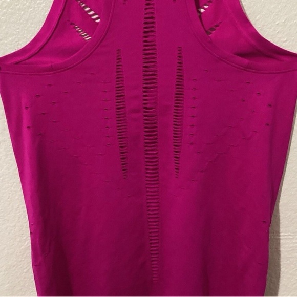 New Victoria’s Secret sport top - Picture 4 of 9